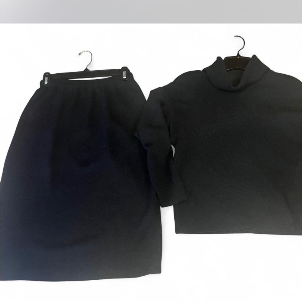 Vintage St. John Black Skirt Set in good condition!!